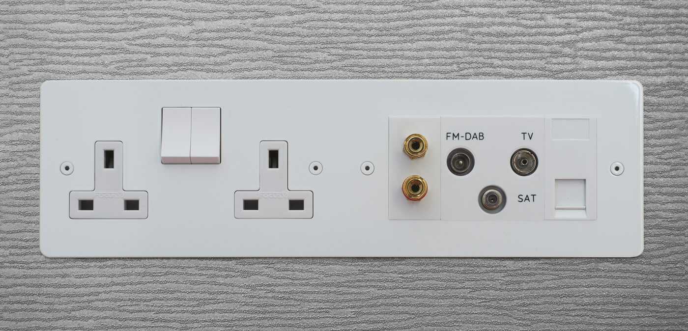 Multimedia plates Media wall plate Focus SB