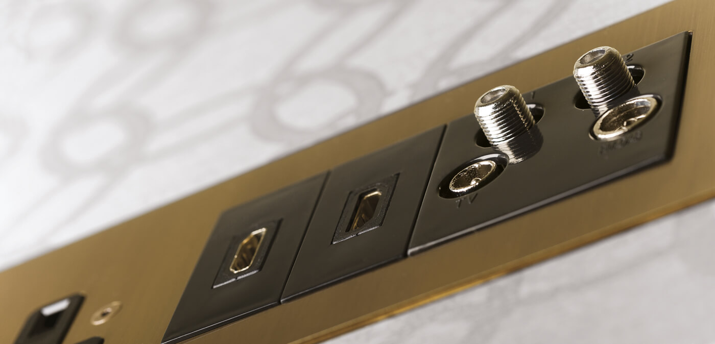 Multimedia plates Media wall plate Focus SB