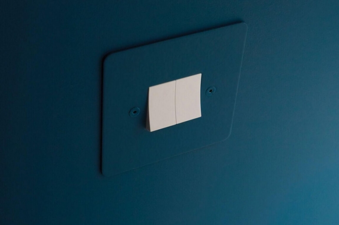 Make sockets and switches disappear... almost