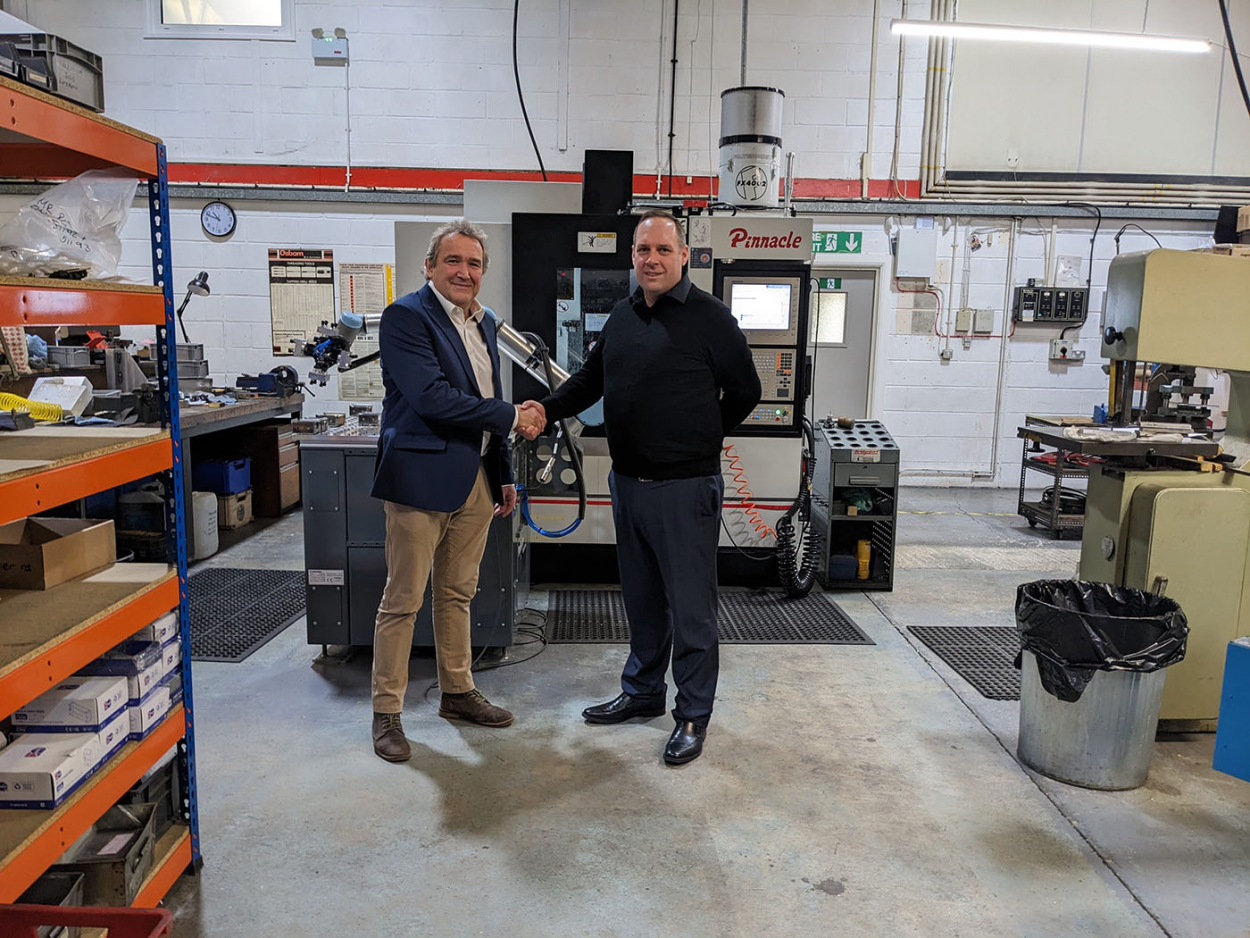 Paul Foulkes, KNX Business Manager for Theben UK (left) with Duncan Ray, Head of Strategic Partnerships, Focus SB